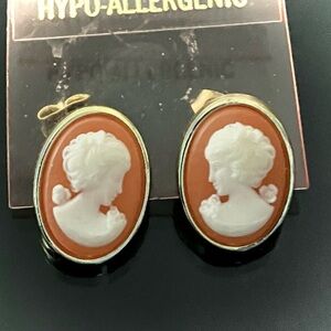 VICTORIAN CAMEO POST EARRINGS